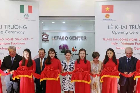Inauguration d'un centre de technologies des chaussures Vietnam-Italie