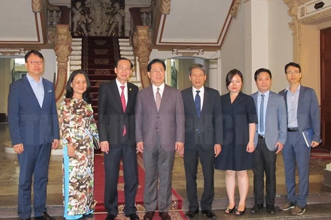Ho Chi Minh-Ville reçoit une délégation de l'association NEAR