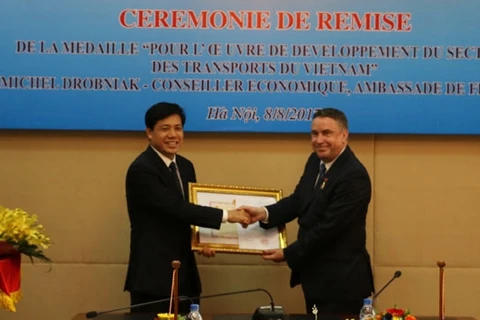 Le conseiller économique de l’ambassade de France au Vietnam à l'honneur