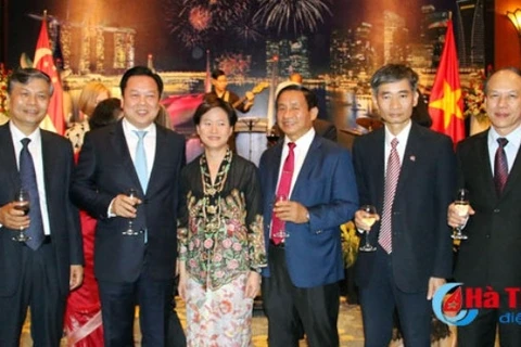 Le 52ème anniversaire de la Fête nationale de Singapour célébré à Hanoi
