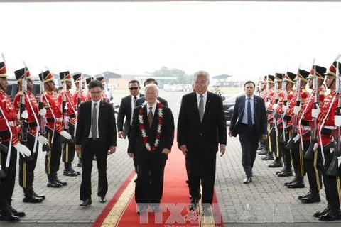 Le secrétaire général Nguyen Phu Trong entame sa visite officielle en Indonésie