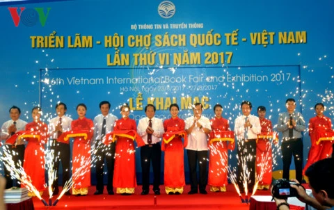 Ouverure du 6e Salon international du livre du Vietnam à Hanoï