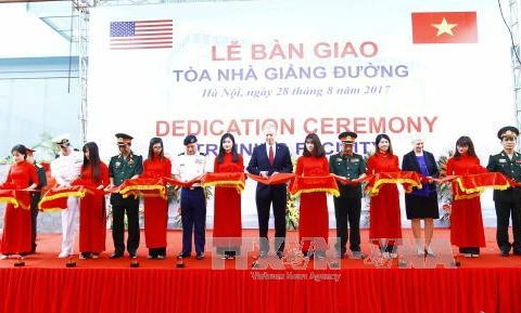 Aides américaines pour le Centre de maintien de la paix du Vietnam