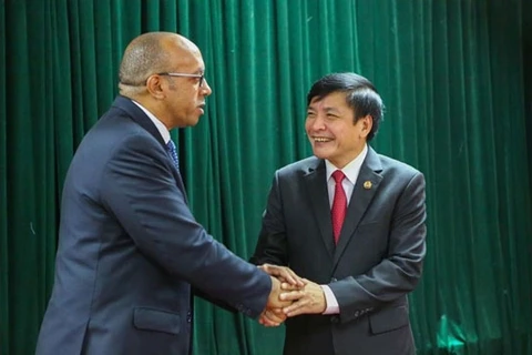 Le président de la Confédération du Travail du Vietnam reçoit l’ambassadeur de Cuba au Vietnam