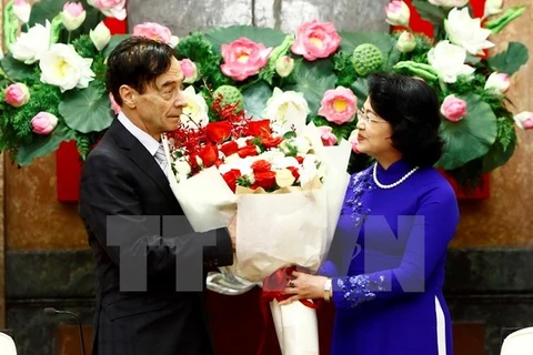 Remise de 193 bourses Odon Vallet pour des jeunes de Thua Thiên-Huê