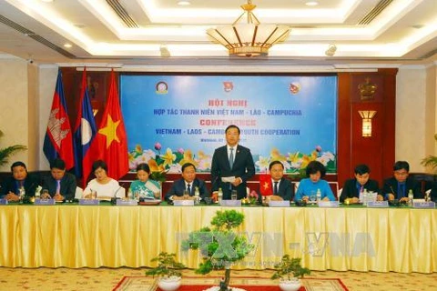 Intensification de la coopération entre les jeunes Vietnam-Laos-Cambodge 