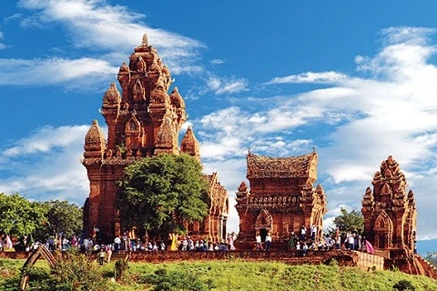 Une délégation de Famtrip explore le tourisme à Binh Thuân