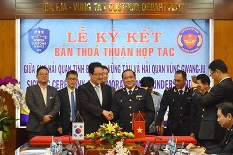 Vietnam - R. de Corée : renforcement de la coopération décentralisée dans la douane
