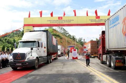 Vietnam-Chine : inauguration d’une route de transport de marchandises