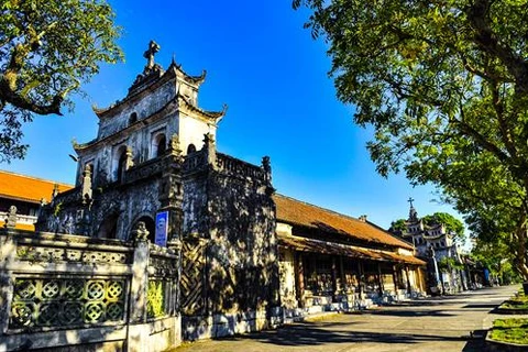 Admirez la beauté unique de la cathédrale de Phat Diêm