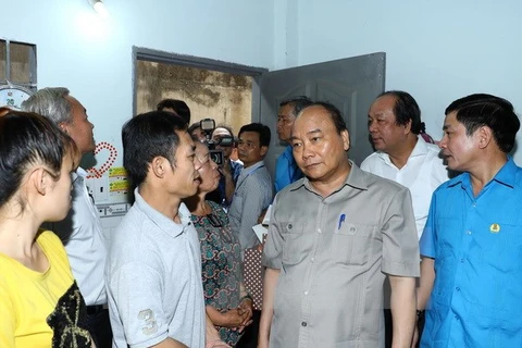 Le PM dialogue avec des ouvriers à Dong Nai