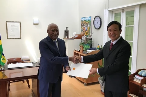 L'Ambassadeur vietnamien à Saint-Vincent-et-les-Grenadines présente ses lettres de créance 