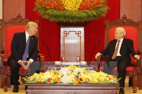Le secrétaire général Nguyen Phu Trong reçoit le président américain Donald Trump 
