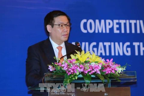 Colloque sur la compétitivité et le développement inclusif à Hanoï