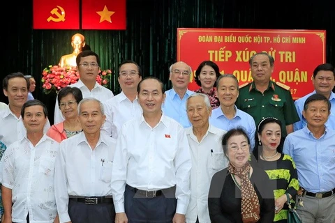 Le président Tran Dai Quang rencontre des électeurs de Ho Chi Minh-Ville 