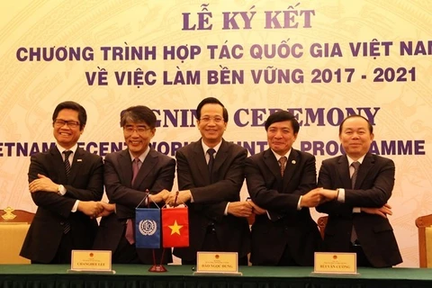  Le Vietnam et l'OIT signent un pacte de coopération sur l'emploi durable