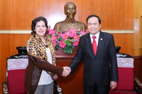 L'ambassadrice de Cuba rend visite au comité central du Front de la Patrie du Vietnam