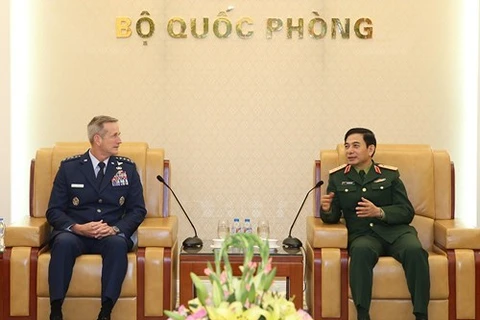 Le chef d'état-major général reçoit commandant des forces aériennes américaines du Pacifique