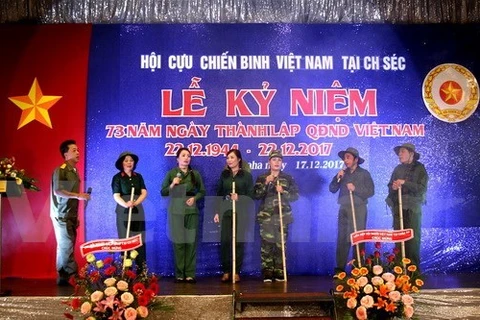 L’anniversaire de l'Armée populaire du Vietnam célébrée à l’étranger 