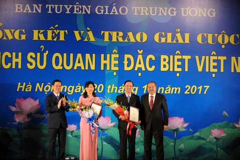 Remise des prix du concours d’étude sur l’histoire des relations Vietnam - Laos 2017