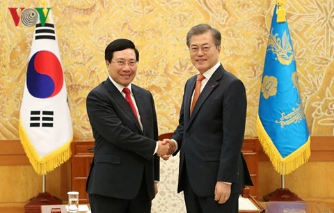 Le vice-Premier ministre Pham Binh Minh rencontre des dirigeants sud-coréens