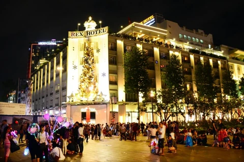 La magie de Noël a envahi les rues du Vietnam