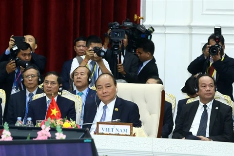 Le Premier ministre Nguyên Xuân Phuc (centre) au 2e Sommet de coopération Mékong - Lancang (MLC), le 10 janvier à Phnom Penh. Photo : VNA/CVN