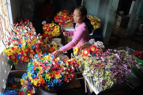 Huê : Particularité du métier artisanal traditionnel de fabrication de fleurs en papier 