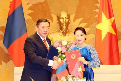 Le président de l’Assemblée nationale Miyegombo Enkhbold termine sa visite au Vietnam