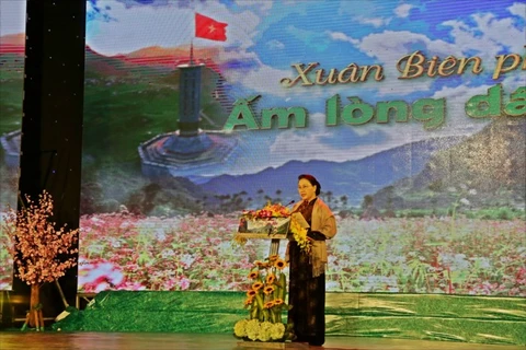 La présidente de l’AN visite des gardes-frontière à Ha Giang