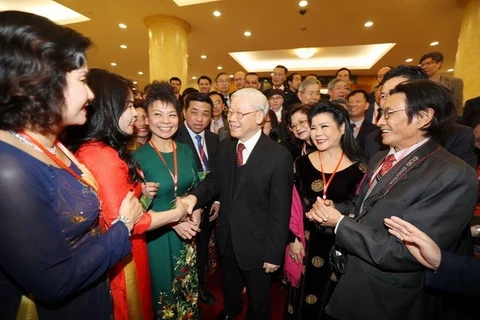 Le secrétaire général du PCV reçoit des Viet kieu