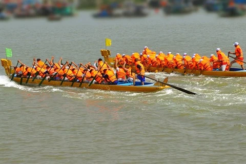 Hanoï accueillera le premier festival de courses de bateaux-dragons