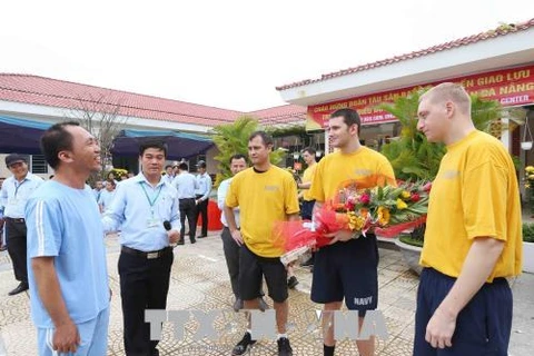 Activités communautaires de la marine américaine à Da Nang