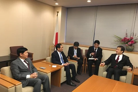 Le vice-ministre des Affaires étrangères Bui Thanh Son en visite au Japon
