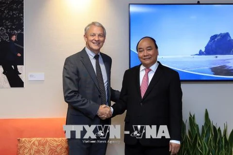 Le Premier ministre Nguyen Xuan Phuc rencontre le maire d’Auckland