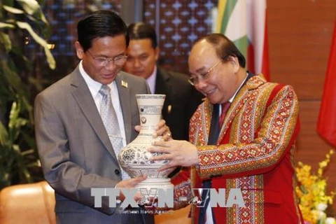 GMS-6 et CLV-10 : le PM Nguyen Xuan Phuc reçoit le vice-président birman