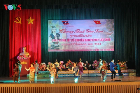 Célébration de la fête Bunpimay pour les élèves et étudiants laotiens à Son La