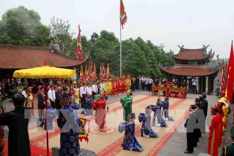 Ouverture de la fête des rois Hùng