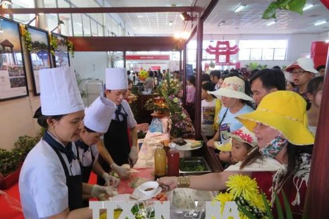 Ouverture du Festival des gâteaux traditionnels du Nam Bo à Can Tho