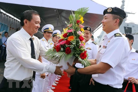 Un destroyer de la Marine singapourienne en visite à Da Nang