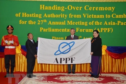 L'AN vietnamienne remet la présidence du FPAP au Cambodge