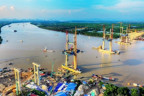 Raccordement du pont de Bach Dang reliant Quang Ninh à Hai Phong
