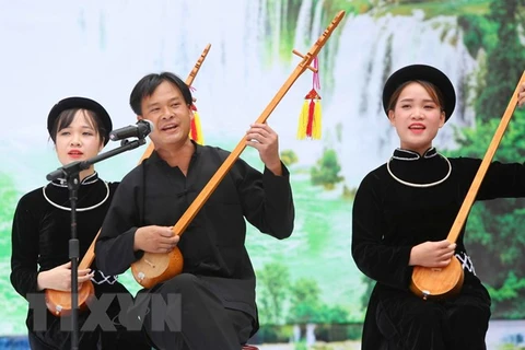 Clôture du 6e Festival national de chant "then" et de "dan tinh"