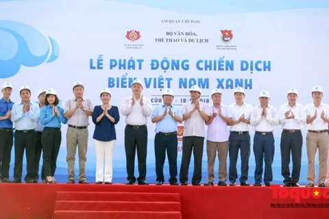 Lancement de la campagne « La mer bleue du Vietnam » à Nghe An