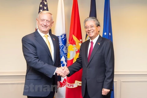 Le secrétaire américain à la Défense James Mattis reçoit le diplomate Pham Quang Vinh