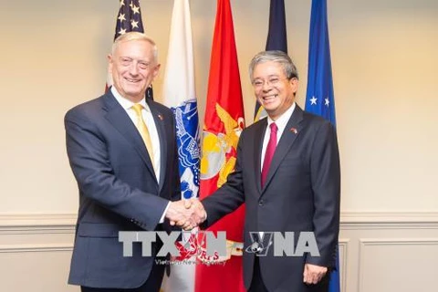 Des officiels américains apprécient le développement des relations avec le Vietnam