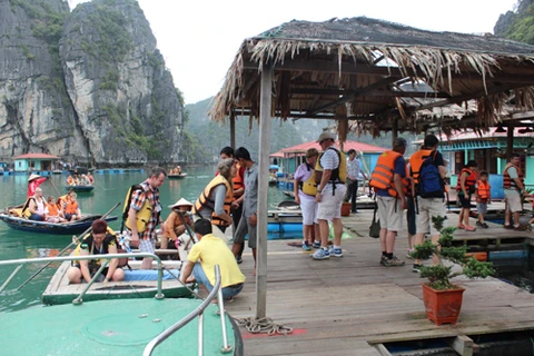 Quang Ninh s’efforce d’améliorer la qualité de ses services touristiques