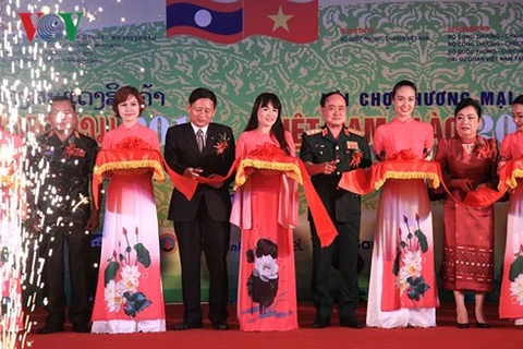 La Foire commerciale Vietnam-Laos 2018 ouvre ses portes à Vientiane