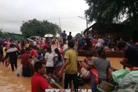 Effondrement de barrage : aides vietnamiennes accordées aux sinistrés laotiens