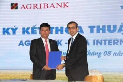 Agribank coopère avec Tata International Vietnam pour la fourniture de machines agricoles